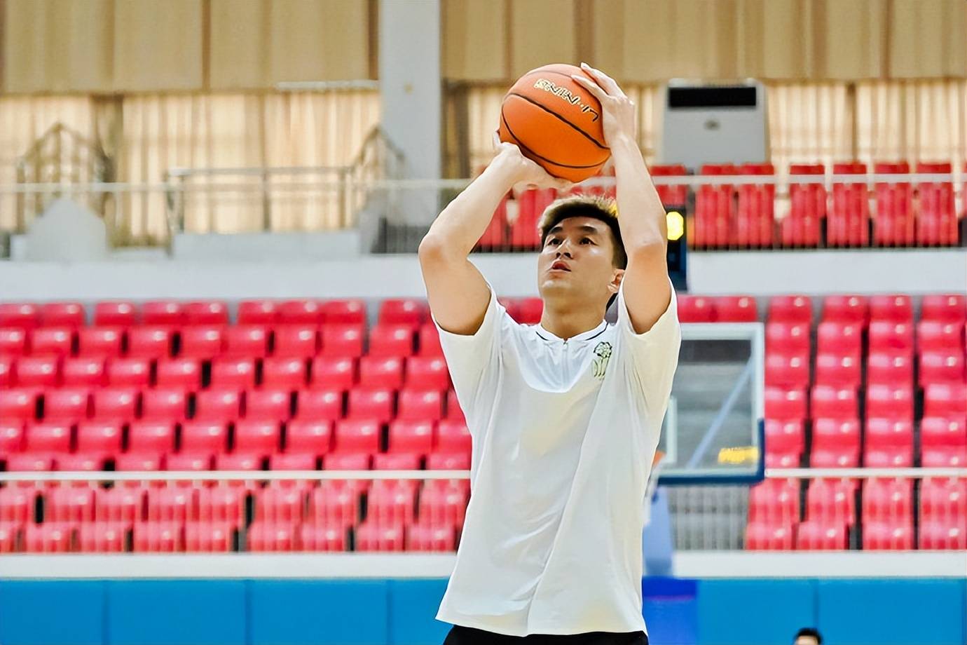 官宣日亚洲杯焦点战，广厦男篮完成外线爆发，信心回归，控场能力成焦点的简单介绍-爱游戏娱乐平台