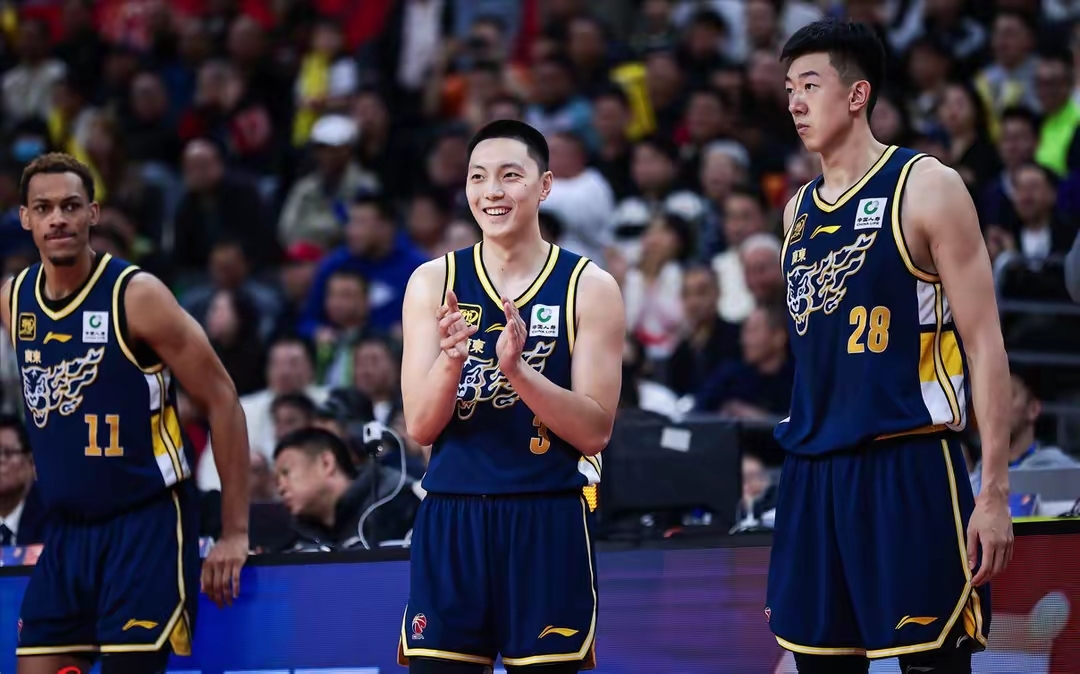 关于赛后CBA季后赛传出新动向；犹他爵士防线松动；管理层表态：态度坚定；团队化学反应显著的信息