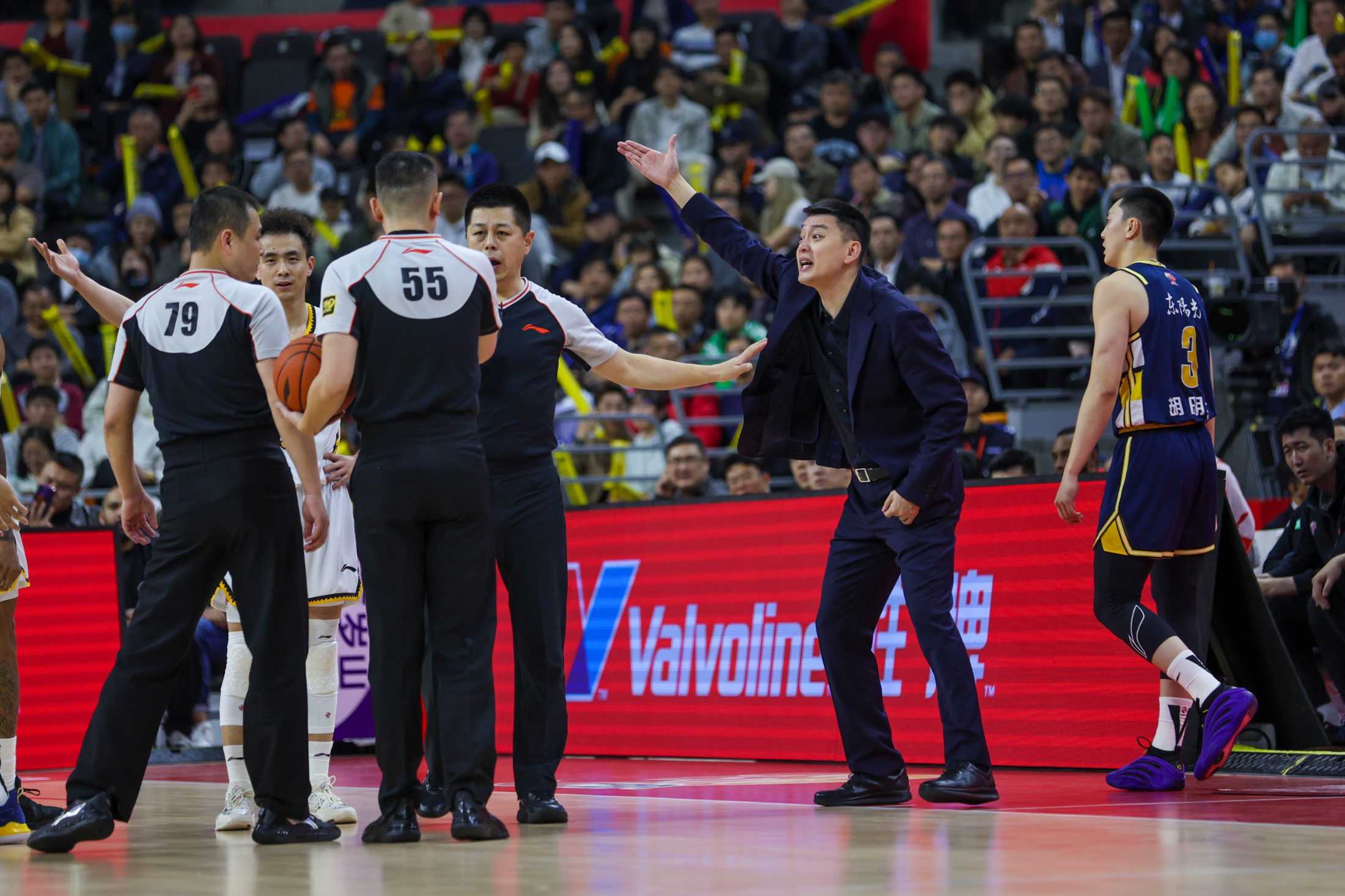 广厦男篮发布备战花絮；今晨门线救险；国王杯任务艰巨；临场指挥获称赞(12321短信举报平台简介)-爱游戏网站